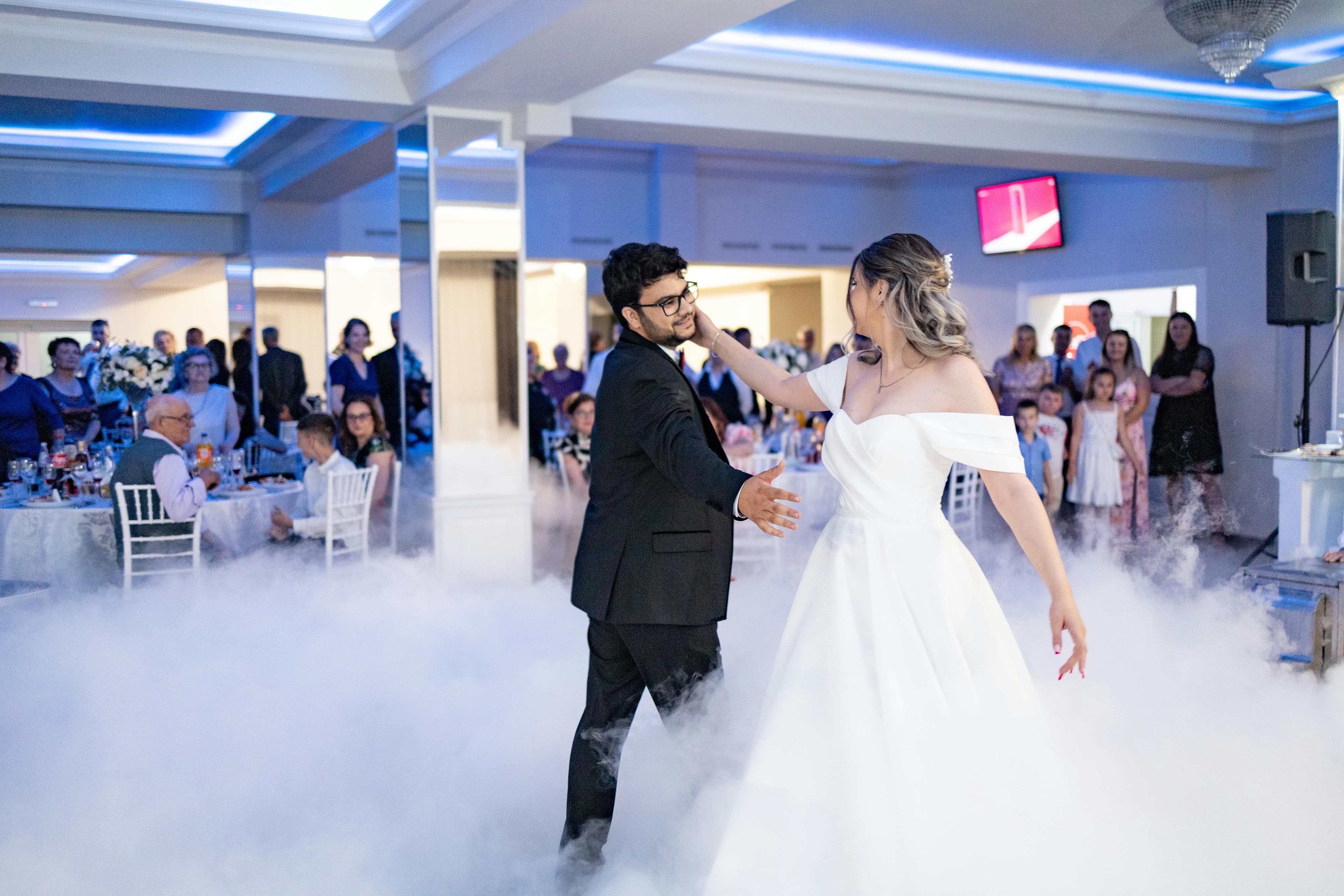 Mariage avec machine à fumée de glace carbonique dans le Var — Carbo Glaçons Express événementiel